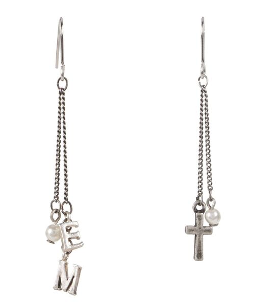 EATME（イートミー）の「EMロゴフェイクパールピアス（ピアス（両耳用）・レディース・シルバー・FREE）」の5枚目の写真