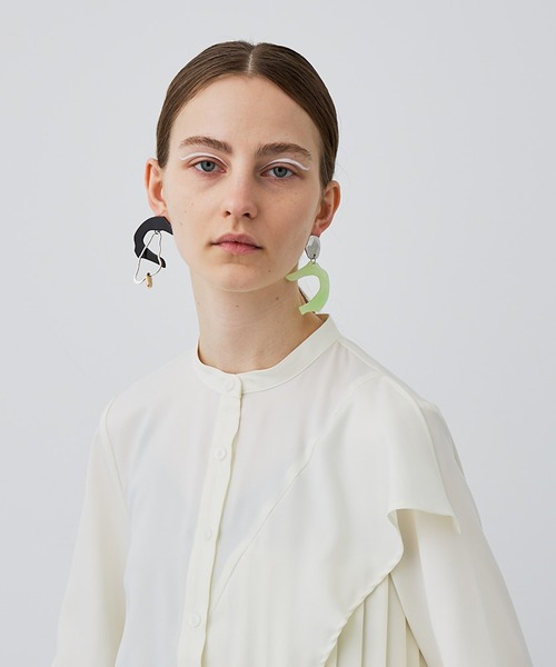 UNITED TOKYO（ユナイテッドトウキョウ）の「レジンローテートイヤリング（イヤリング・レディース・ベージュ/ライム・FREE）」の3枚目の写真