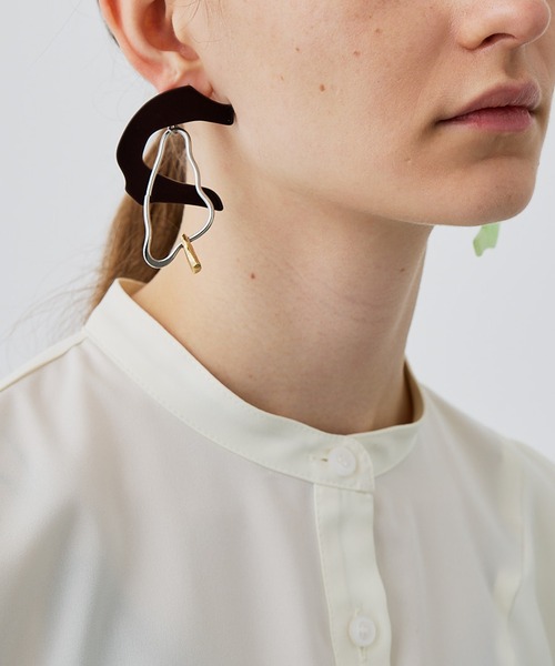 UNITED TOKYO（ユナイテッドトウキョウ）の「レジンローテートイヤリング（イヤリング・レディース・ベージュ/ライム・FREE）」の5枚目の写真