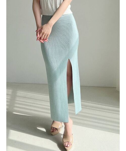 RESEXXY(リゼクシー)の「ディープスリットリブニットスカート【セットアップ着用可能】(スカート・レディース・ブラック/ブルー/ベージュ/アイボリー・FREE)」の4枚目の写真