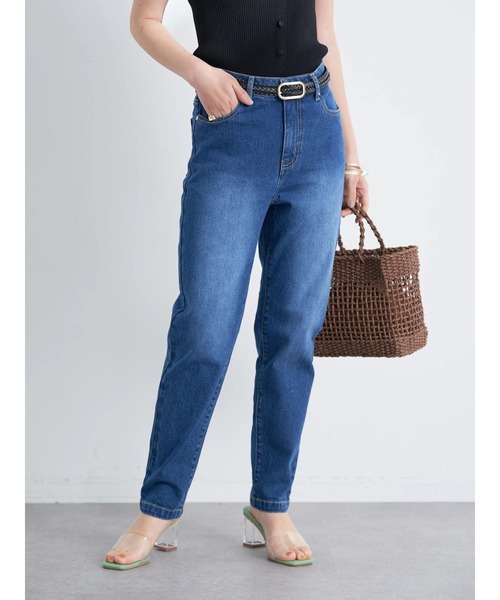 earth music&ecology(アースミュージックアンドエコロジー)の「デニムテーパードパンツ(デニムパンツ・レディース・インディゴブルー/ブラック・M/S/L)」の9枚目の写真