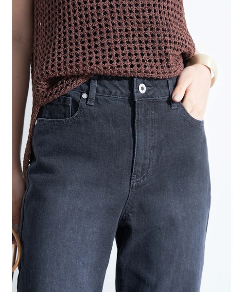 earth music&ecology(アースミュージックアンドエコロジー)の「デニムテーパードパンツ(デニムパンツ・レディース・インディゴブルー/ブラック・M/S/L)」の14枚目の写真