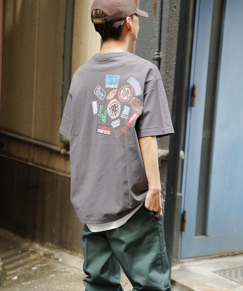 VISION STREET WEAR(ヴィジョンストリートウェア)の「VISION STREET WEAR ビジョンストリートウェア ステッカープリントTシャツ(Tシャツ/カットソー・メンズ・グリーン/マスタード/チャコールグレー/オフホワイト・L/M)」の9枚目の写真