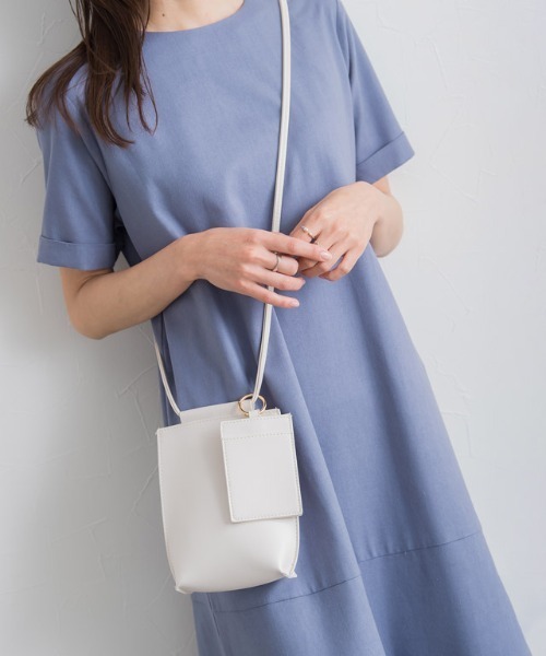 Pierrot（ピエロ）の「ミニポシェットショルダーバッグ（ショルダーバッグ・レディース・アイボリー/ブラック/グレイッシュベージュ/パープル/シルバー・FREE）」の2枚目の写真