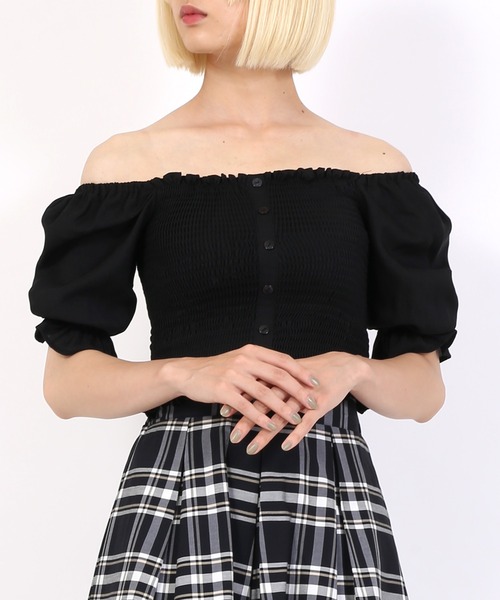 PUNYUS（プニュズ）の「シャーリングショートブラウス（シャツ/ブラウス・レディース・ブラック/ホワイト・4/1/2/3）」の2枚目の写真