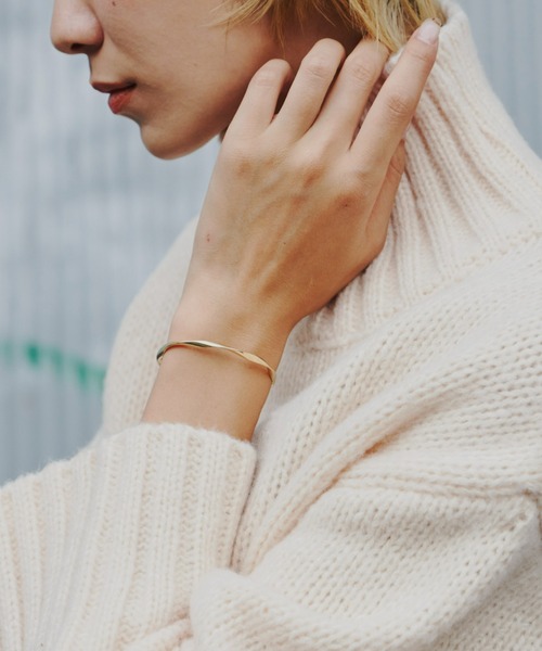 Auntie Rosa Holiday（アンティローザホリデー）の「ニュアンスナローバングル（バングル/リストバンド・レディース・シルバー/ゴールド・FREE）」の5枚目の写真
