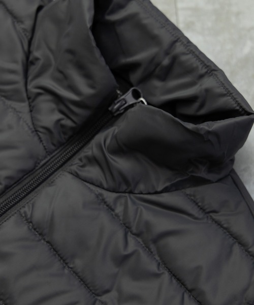 NYLAUS(ナイラス)の「スタンドカラー ライトダウンベスト(ダウンベスト・メンズ・ブラック/カーキ/キャメル/チャコール/ネイビー・L/LL/M)」の13枚目の写真