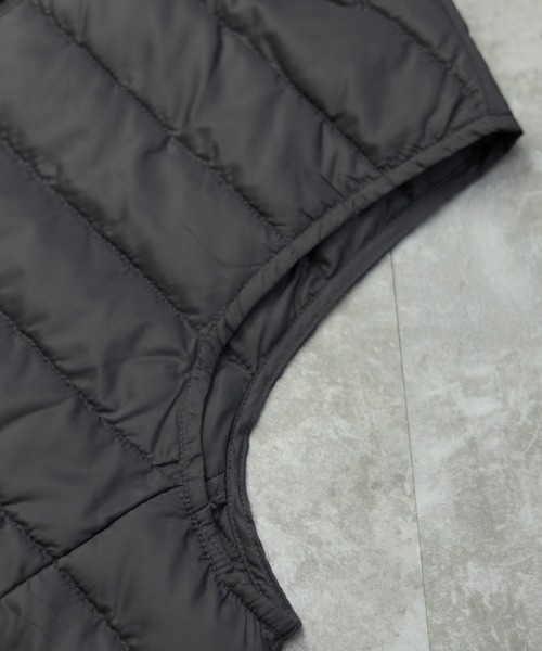 NYLAUS(ナイラス)の「スタンドカラー ライトダウンベスト(ダウンベスト・メンズ・ブラック/カーキ/キャメル/チャコール/ネイビー・L/LL/M)」の14枚目の写真