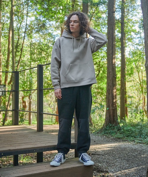 OUTDOOR PRODUCTS APPAREL(アウトドアプロダクツアパレル)の「フードエンボスロゴ 防風 ビッグシルエット プルオーバーパーカー(パーカー・メンズ・杢グレー/ベージュ/ブラック/カーキ・MEDIUM/LARGE/X-LARGE)」の16枚目の写真
