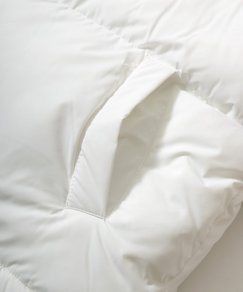 FILA(フィラ)の「別注 FILA(フィラ)スタンドネックフェイクダウンジャケット メンズ レディース ユニセックス/パデットジャケット/中綿パファージャケット/ショートペディン(ダウンジャケット/コート・メンズ・ブラック/ホワイト・LL/L/M)」の9枚目の写真