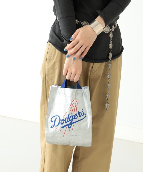 BEAMS BOY（ビームスボーイ）の「INFIELDER DESIGN × BEAMS BOY / 別注 MLB ロゴ YYB（トートバッグ・レディース・シルバー/ネイビー・ONE SIZE）」の4枚目の写真