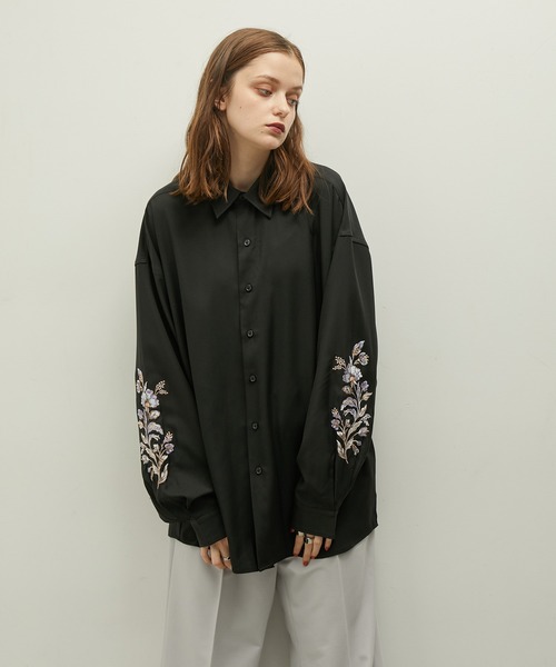 JUNRED（ジュンレッド）の「【 UNISEX 】フラワーデコオーバーシャツ（シャツ/ブラウス・メンズ・ブラック/ホワイト/ブラック系その他/ホワイト系その他・S/M/L）」の19枚目の写真