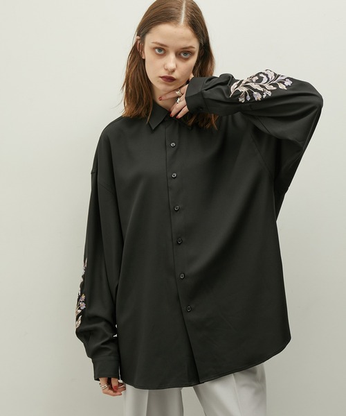 JUNRED（ジュンレッド）の「【 UNISEX 】フラワーデコオーバーシャツ（シャツ/ブラウス・メンズ・ブラック/ホワイト/ブラック系その他/ホワイト系その他・S/M/L）」の18枚目の写真