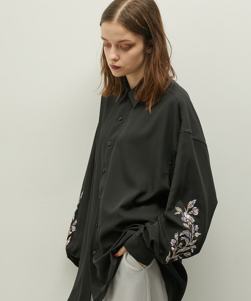 JUNRED（ジュンレッド）の「【 UNISEX 】フラワーデコオーバーシャツ（シャツ/ブラウス・メンズ・ブラック/ホワイト/ブラック系その他/ホワイト系その他・S/M/L）」の17枚目の写真