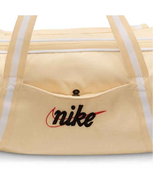 NIKE（ナイキ）の「NIKE/ナイキ ヘリテージ レトロ ダッフルバッグ（ボストンバッグ・メンズ・ベージュ/ブラック/ブラウン/ホワイト/ブラック×レッド・FREE）」の11枚目の写真