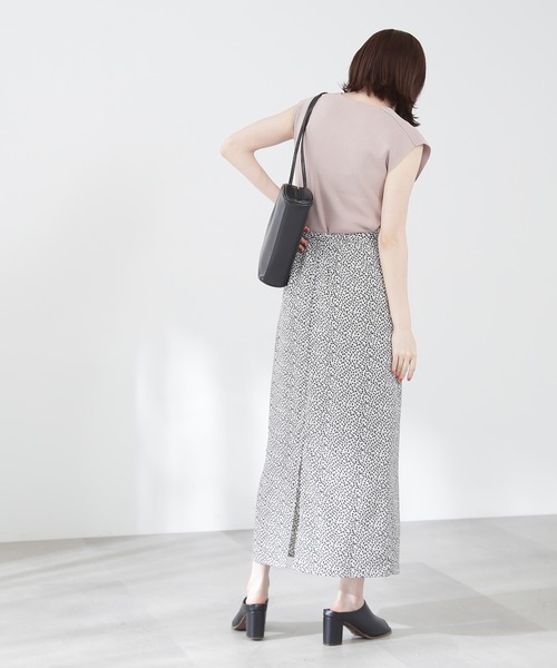 N.(N. Natural Beauty Basic)(エヌエヌナチュラルビューティーベーシック)の「◆小花柄ナロースカート(スカート・レディース・ホワイト系その他/ブラック系その他/ブラウン系その他・MEDIUM)」の7枚目の写真