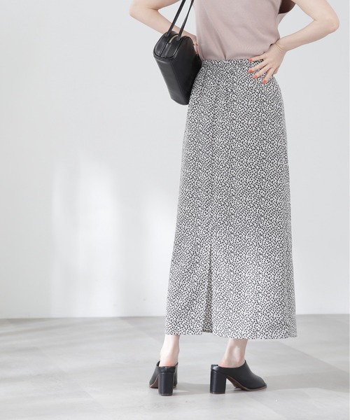 N.(N. Natural Beauty Basic)(エヌエヌナチュラルビューティーベーシック)の「◆小花柄ナロースカート(スカート・レディース・ホワイト系その他/ブラック系その他/ブラウン系その他・MEDIUM)」の22枚目の写真