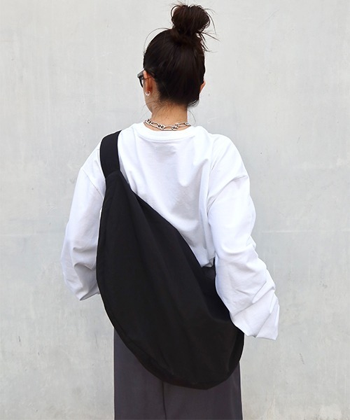 CREDONA(クレドナ)の「パデットショルダーBag(ショルダーバッグ・レディース・ブラック/アイボリー・FREE)」の2枚目の写真