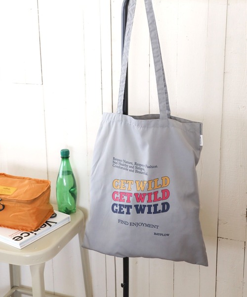 BAYFLOW（ベイフロー）の「[肩紐長めで肩掛けしやすい]BF TYPOトート（トートバッグ・レディース・パープル/ピンク/イエロー/ブルー/グリーン/グレー/スカイブルー/チャコール/サックスブルー・0）」の2枚目の写真