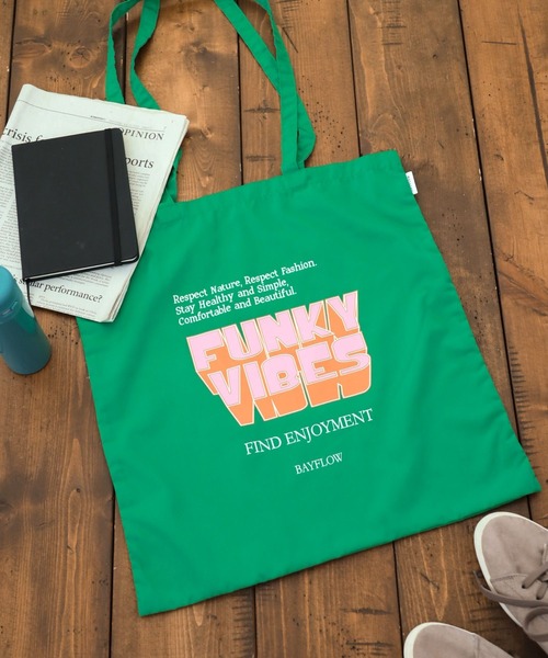 BAYFLOW（ベイフロー）の「[肩紐長めで肩掛けしやすい]BF TYPOトート（トートバッグ・レディース・パープル/ピンク/イエロー/ブルー/グリーン/グレー/スカイブルー/チャコール/サックスブルー・0）」の4枚目の写真