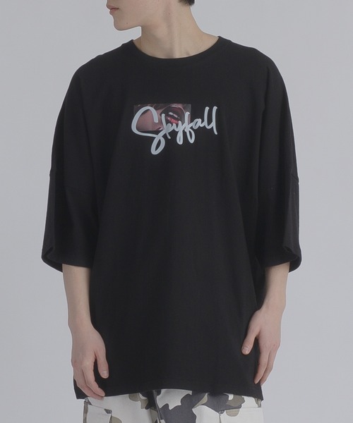 RE730(アールイーセブンサーティー)の「RE730 ビッグシルエットドルマンTシャツ セクシーなリッププリント(Tシャツ/カットソー・メンズ・ブラック/オフホワイト・MEDIUM/LARGE/X-LARGE)」の11枚目の写真
