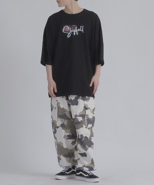 RE730(アールイーセブンサーティー)の「RE730 ビッグシルエットドルマンTシャツ セクシーなリッププリント(Tシャツ/カットソー・メンズ・ブラック/オフホワイト・MEDIUM/LARGE/X-LARGE)」の4枚目の写真