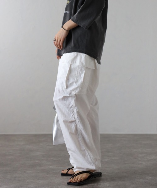 CREARE -LINO-(クレアーレリノ)の「<ユニセックス>オーバーサイズ ルーズ ワイド カーゴパンツ(カーゴパンツ・メンズ・ホワイト/ブラック/カーキ/チャコールグレー/ネイビー・M/L)」の13枚目の写真