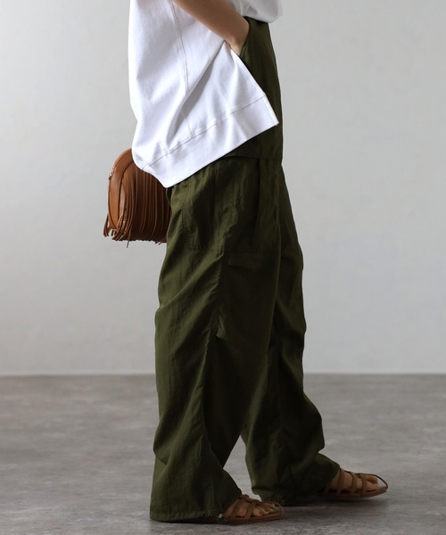 CREARE -LINO-(クレアーレリノ)の「<ユニセックス>オーバーサイズ ルーズ ワイド カーゴパンツ(カーゴパンツ・メンズ・ホワイト/ブラック/カーキ/チャコールグレー/ネイビー・M/L)」の7枚目の写真