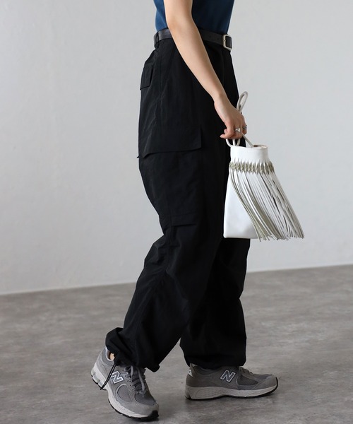 CREARE -LINO-(クレアーレリノ)の「<ユニセックス>オーバーサイズ ルーズ ワイド カーゴパンツ(カーゴパンツ・メンズ・ホワイト/ブラック/カーキ/チャコールグレー/ネイビー・M/L)」の21枚目の写真