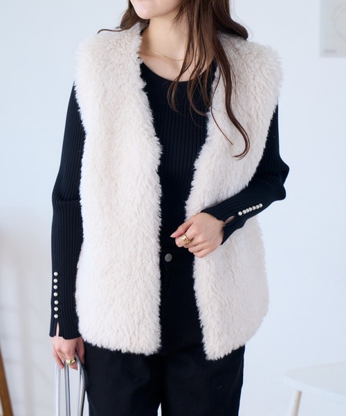 Ada.（エイダ）の「プードル ファーベスト ポケット付き（ベスト