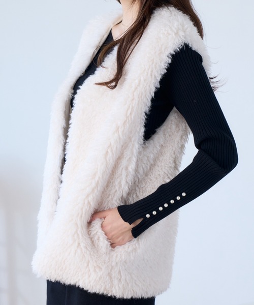 Ada.（エイダ）の「プードル ファーベスト ポケット付き（ベスト