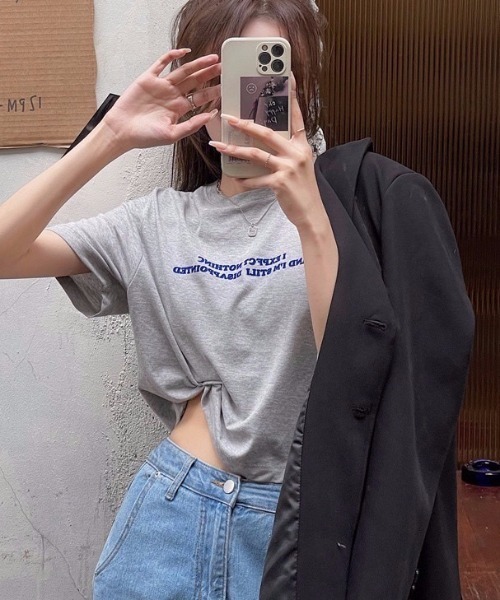 Ada.（エイダ）の「レタリングプリントクロップドTシャツ（Tシャツ/カットソー・レディース・グレー/ホワイト・FREE）」の19枚目の写真