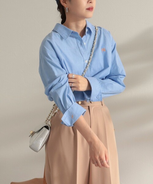 fredy emue（フレディエミュ）の「刺繍入りBasicシャツ（シャツ/ブラウス・レディース・オフホワイト/ネイビー/サックスブルー/ピンク・38）」の7枚目の写真