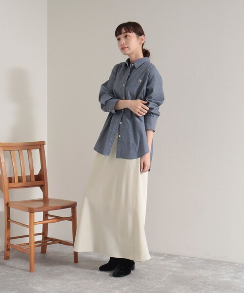 fredy emue（フレディエミュ）の「刺繍入りBasicシャツ（シャツ/ブラウス・レディース・オフホワイト/ネイビー/サックスブルー/ピンク・38）」の9枚目の写真