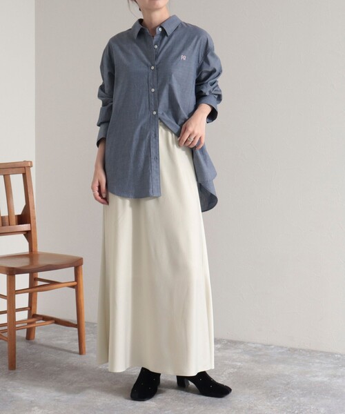 fredy emue（フレディエミュ）の「刺繍入りBasicシャツ（シャツ/ブラウス・レディース・オフホワイト/ネイビー/サックスブルー/ピンク・38）」の12枚目の写真