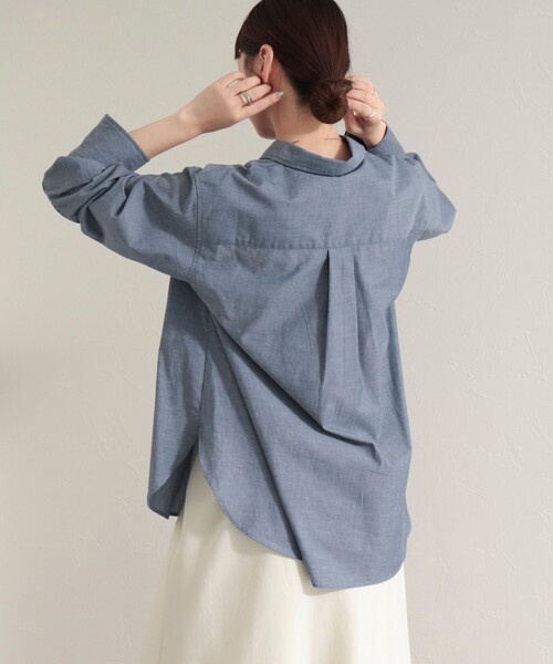 fredy emue（フレディエミュ）の「刺繍入りBasicシャツ（シャツ/ブラウス・レディース・オフホワイト/ネイビー/サックスブルー/ピンク・38）」の13枚目の写真