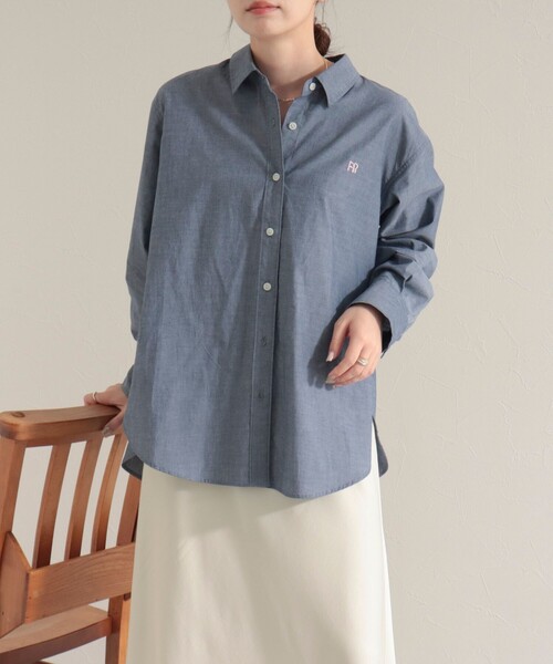 fredy emue（フレディエミュ）の「刺繍入りBasicシャツ（シャツ/ブラウス・レディース・オフホワイト/ネイビー/サックスブルー/ピンク・38）」の16枚目の写真