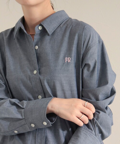 fredy emue（フレディエミュ）の「刺繍入りBasicシャツ（シャツ/ブラウス・レディース・オフホワイト/ネイビー/サックスブルー/ピンク・38）」の19枚目の写真