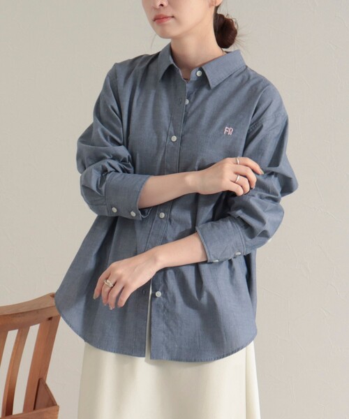 fredy emue（フレディエミュ）の「刺繍入りBasicシャツ（シャツ/ブラウス・レディース・オフホワイト/ネイビー/サックスブルー/ピンク・38）」の21枚目の写真