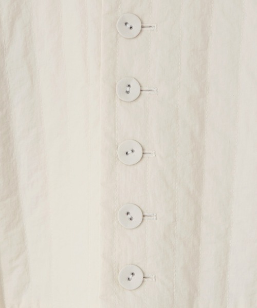 LOWRYS FARM(ローリーズファーム)の「キルティングショートジャケット 903917(ナイロンジャケット・キッズ・ブラック/アイボリー/カーキ・150cm/160cm)」の12枚目の写真