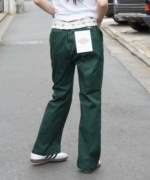 Dickies(ディッキーズ)の「【Dickies】センタークリースフレアパンツ 3187-6401 ※(チノパンツ・レディース・オリーブ/ベージュ/マルチ/パープル/アイボリー/インディゴブルー/ブラック・M/L)」の11枚目の写真