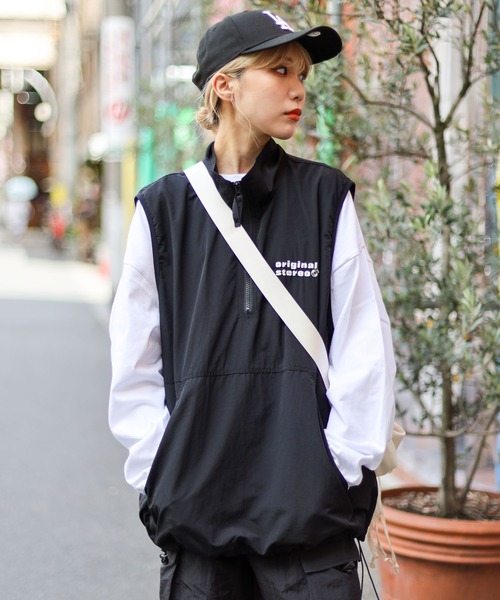 SPINNS（スピンズ）の「【ユニセックスで着用可能】ハーフジップナイロンベスト STEREO（ベスト・メンズ・グレー/ブラック/イエロー・ONESIZE）」の7枚目の写真