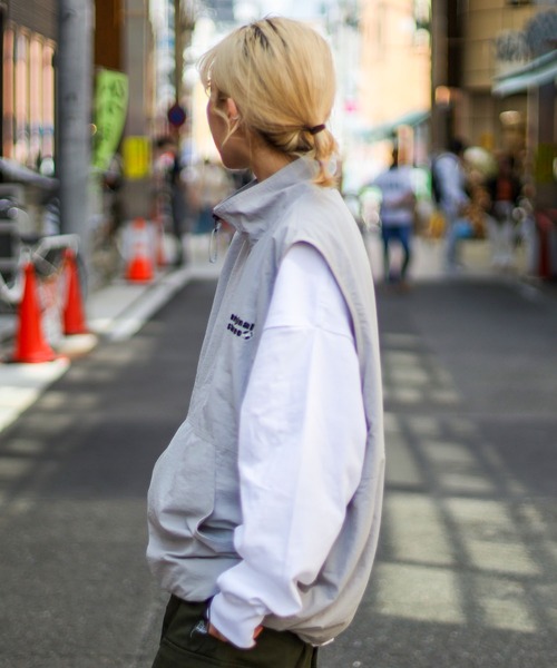 SPINNS（スピンズ）の「【ユニセックスで着用可能】ハーフジップナイロンベスト STEREO（ベスト・メンズ・グレー/ブラック/イエロー・ONESIZE）」の22枚目の写真