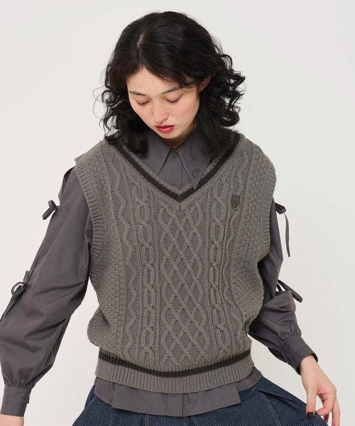 TINA：JOJUN（ティーナジョジュン）の「エンブレム付き チルデンニットベスト TINA：JOJUN（ベスト・レディース・グレー/アイボリー・M）」の11枚目の写真