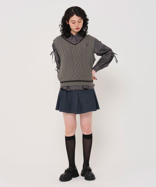 TINA：JOJUN（ティーナジョジュン）の「エンブレム付き チルデンニットベスト TINA：JOJUN（ベスト・レディース・グレー/アイボリー・M）」の13枚目の写真