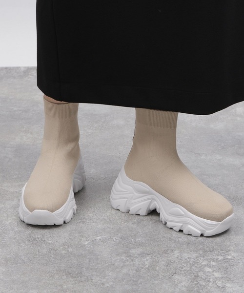 LAKOLE（ラコレ）の「スニーカーソールニットブーツ / 969369（ブーツ・レディース・ベージュ/ブラック・LARGE/MEDIUM）」の5枚目の写真