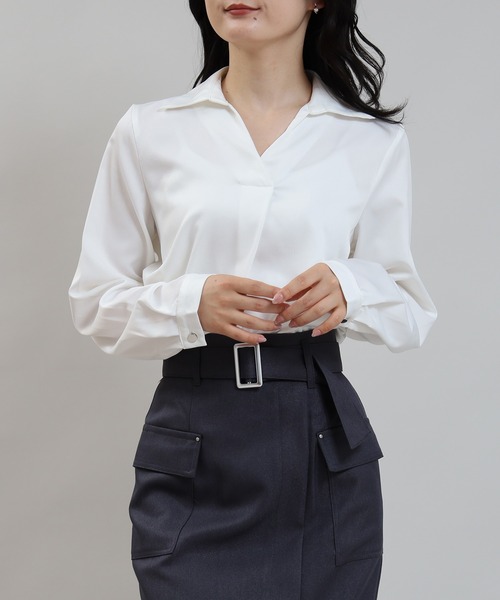 TRUDEA(トルディア)の「襟付きスキッパ―ネックシャツブラウス(シャツ/ブラウス・レディース・ベージュ/ブルーグリーン/ホワイト/ネイビー/グレイッシュベージュ/サックスブルー・MEDIUM)」の3枚目の写真