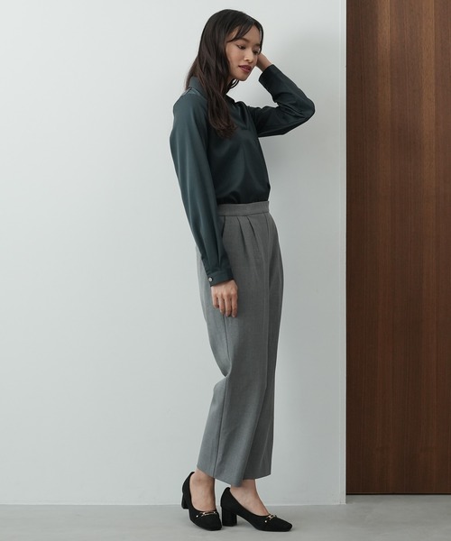 TRUDEA(トルディア)の「襟付きスキッパ―ネックシャツブラウス(シャツ/ブラウス・レディース・ベージュ/ブルーグリーン/ホワイト/ネイビー/グレイッシュベージュ/サックスブルー・MEDIUM)」の22枚目の写真