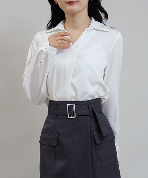TRUDEA(トルディア)の「襟付きスキッパ―ネックシャツブラウス(シャツ/ブラウス・レディース・ベージュ/ブルーグリーン/ホワイト/ネイビー/グレイッシュベージュ/サックスブルー・MEDIUM)」の7枚目の写真