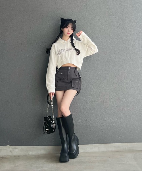 STRAY SHEEP（ストレイシープ）の「[STRAY SHEEP]ブレイクロゴクロップド丈パーカー（パーカー・レディース・ブラック/ホワイト・FREE）」の2枚目の写真